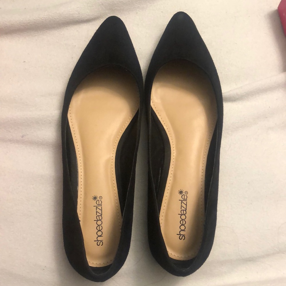 Black Flats - Picture 2 of 9